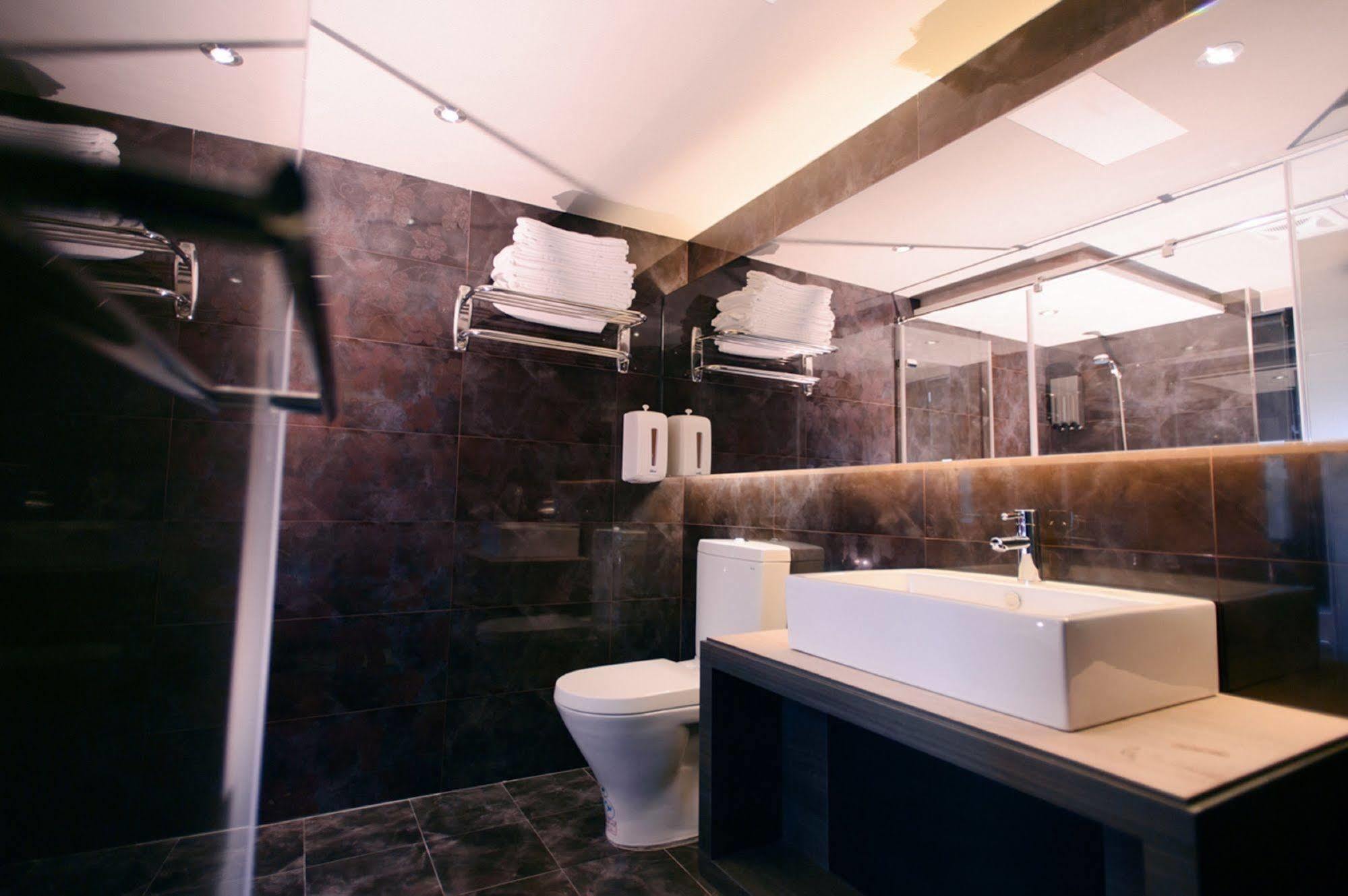 Kiwi Express Hotel - Jiuru Rd Гаосюн Экстерьер фото