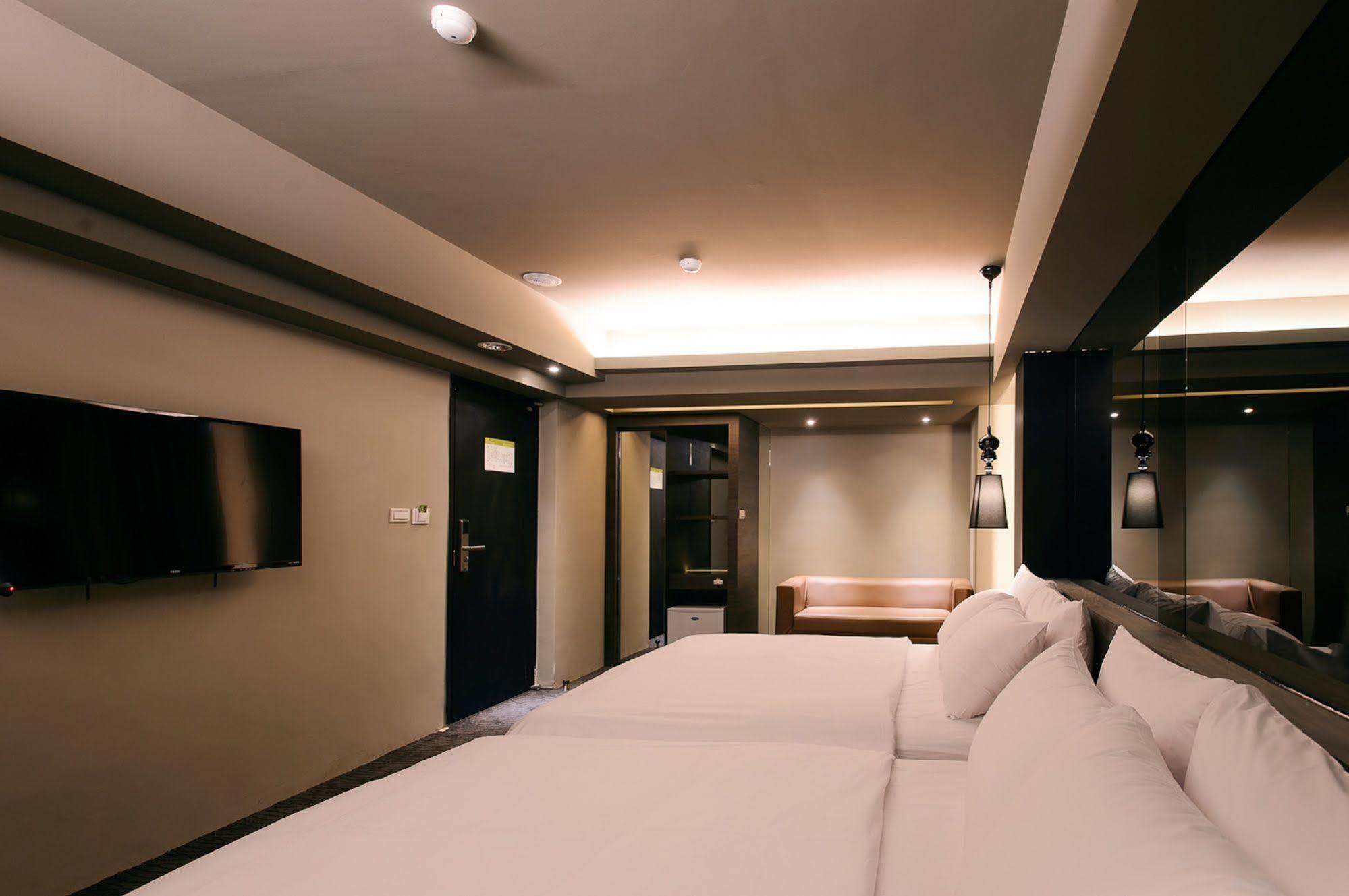 Kiwi Express Hotel - Jiuru Rd Гаосюн Экстерьер фото