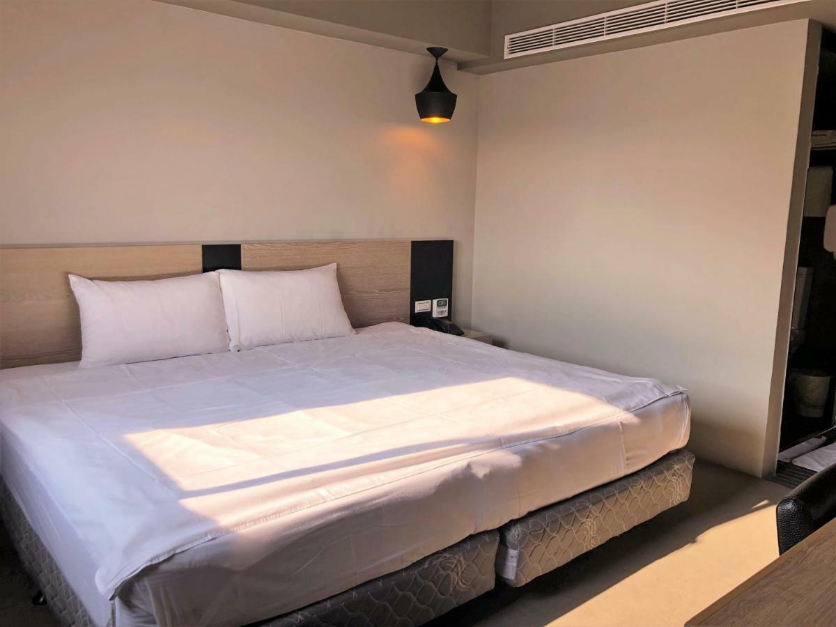 Kiwi Express Hotel - Jiuru Rd Гаосюн Экстерьер фото